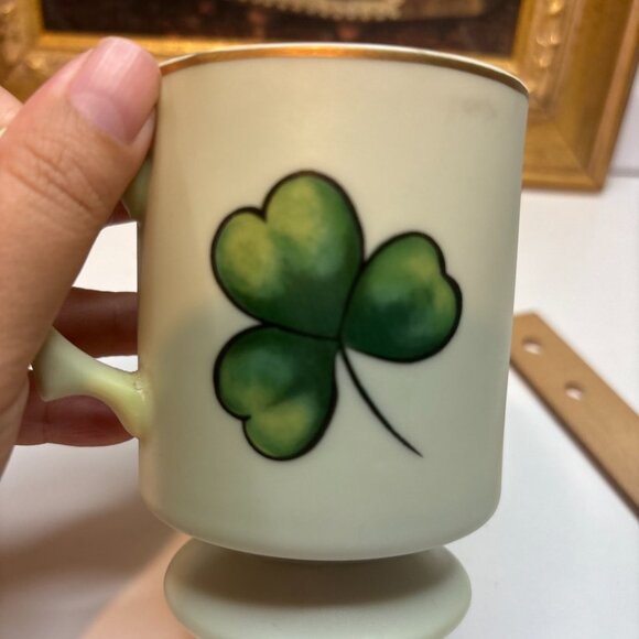 Lefton Vintage Irish Lass Shamrocks & Blue Bird Footed St Patrick's Day Mug 8200 - Picture 5 of 9
